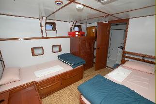 galapagos diving liveaboard